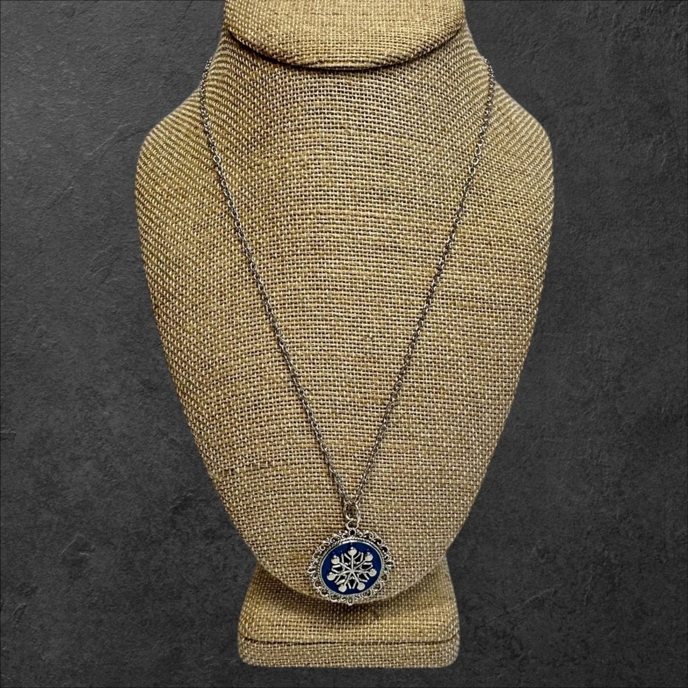 Silver Tone Blue Enamel Snowflake Pendant Necklace Winter Holiday‎ 20"